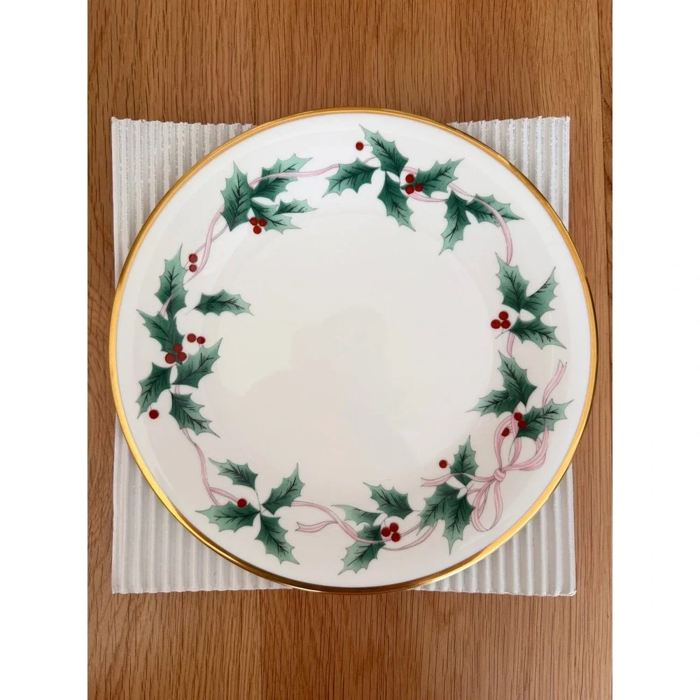 Set of 4 NIB Mikasa Ribbon Holly 8